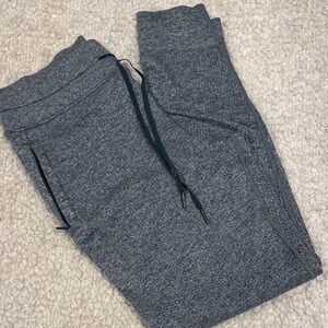 Lululemon Engineered Warmth Relaxed Fit Jogger
Green Jasper / White